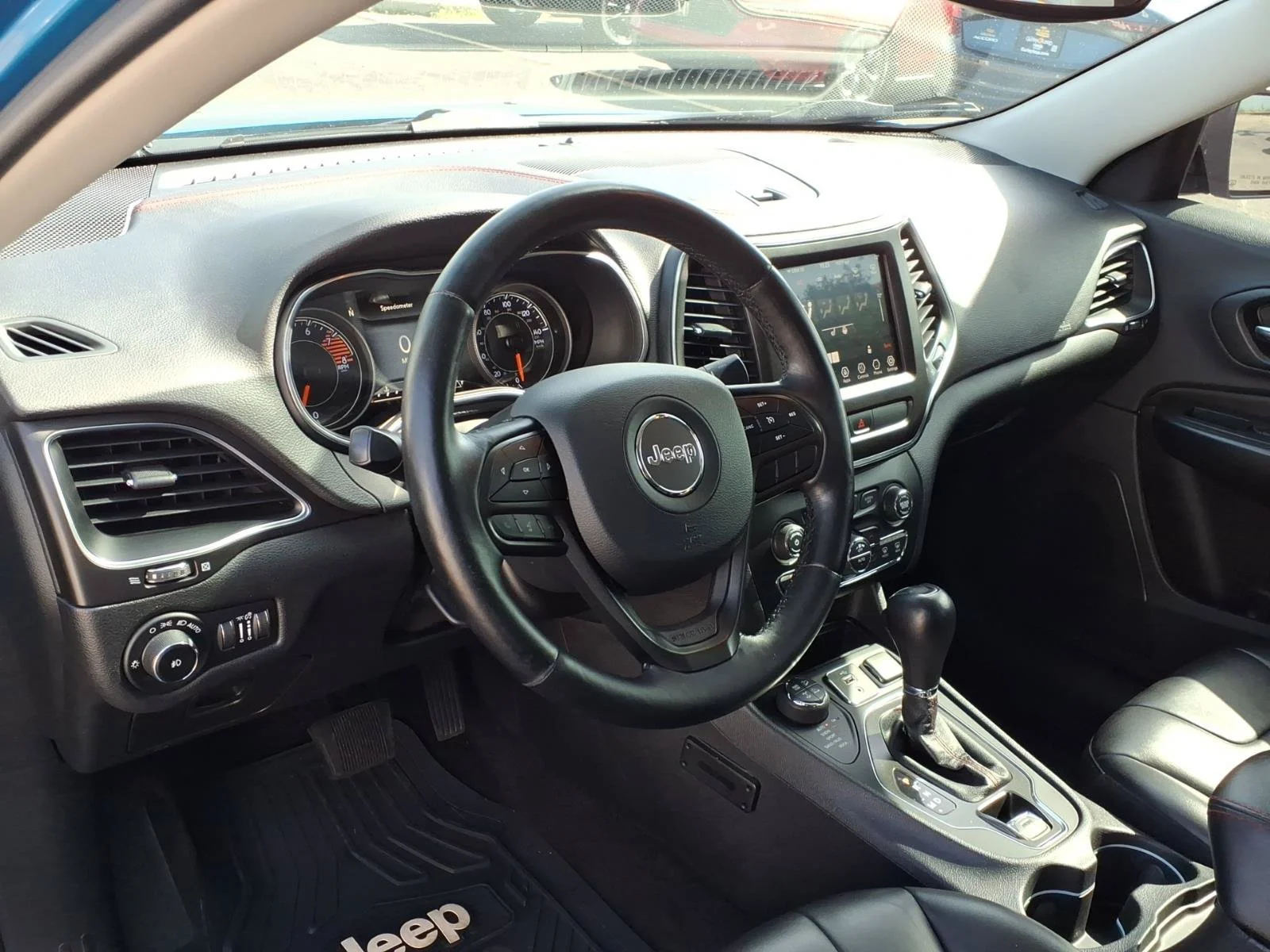 Used 2019 Hydro Blue Pearlcoat Jeep Trailhawk image 6