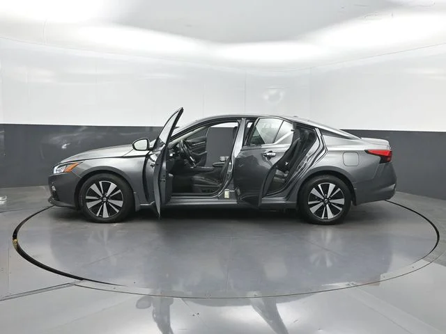 Used 2019 Gray Nissan 2.5 SL image 40