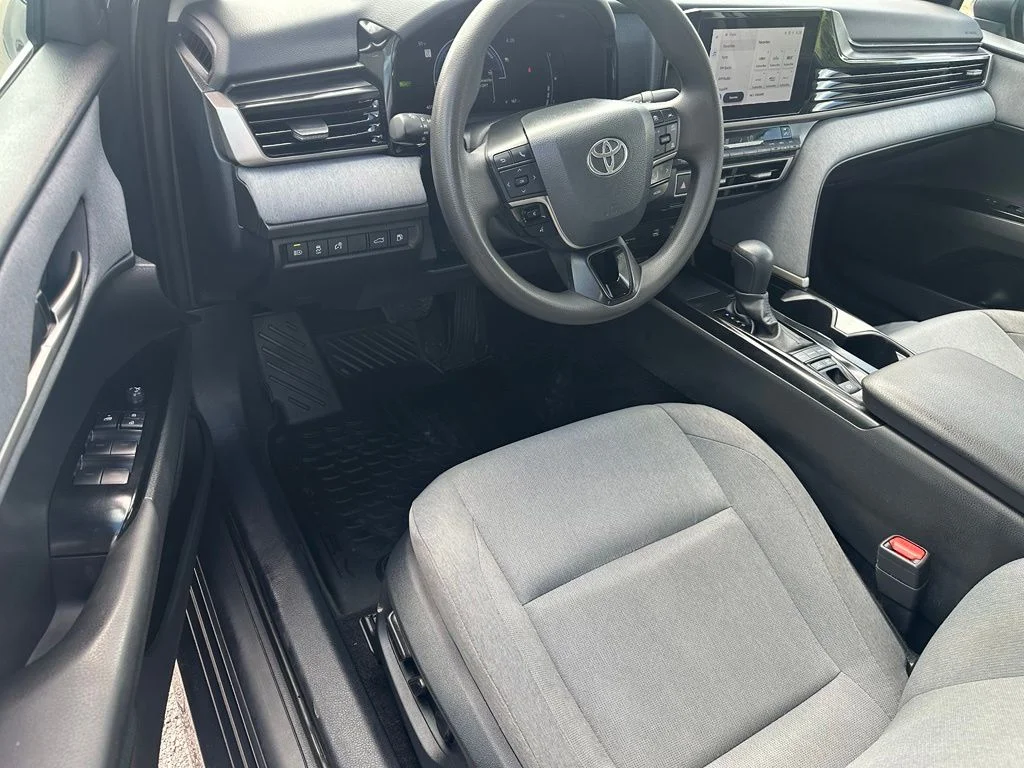 2025 Toyota Camry LE - Photo 9