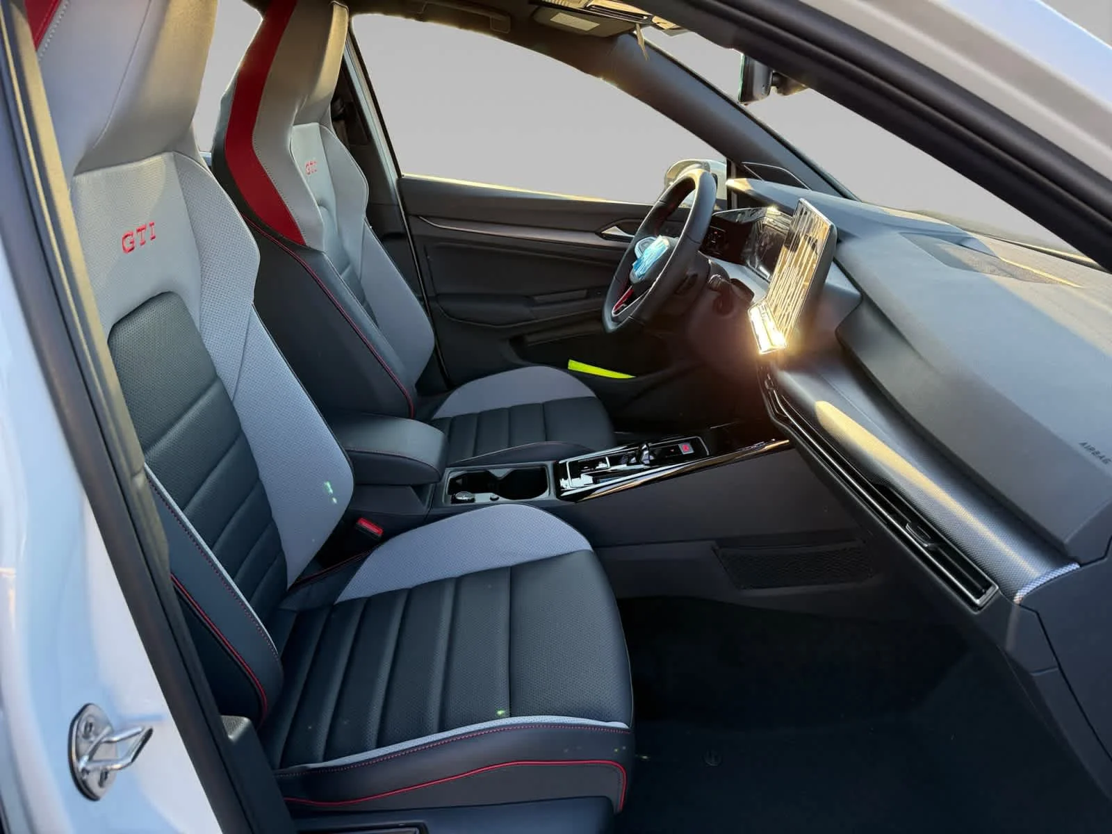 2025 Volkswagen Golf GTI SE - Photo 15