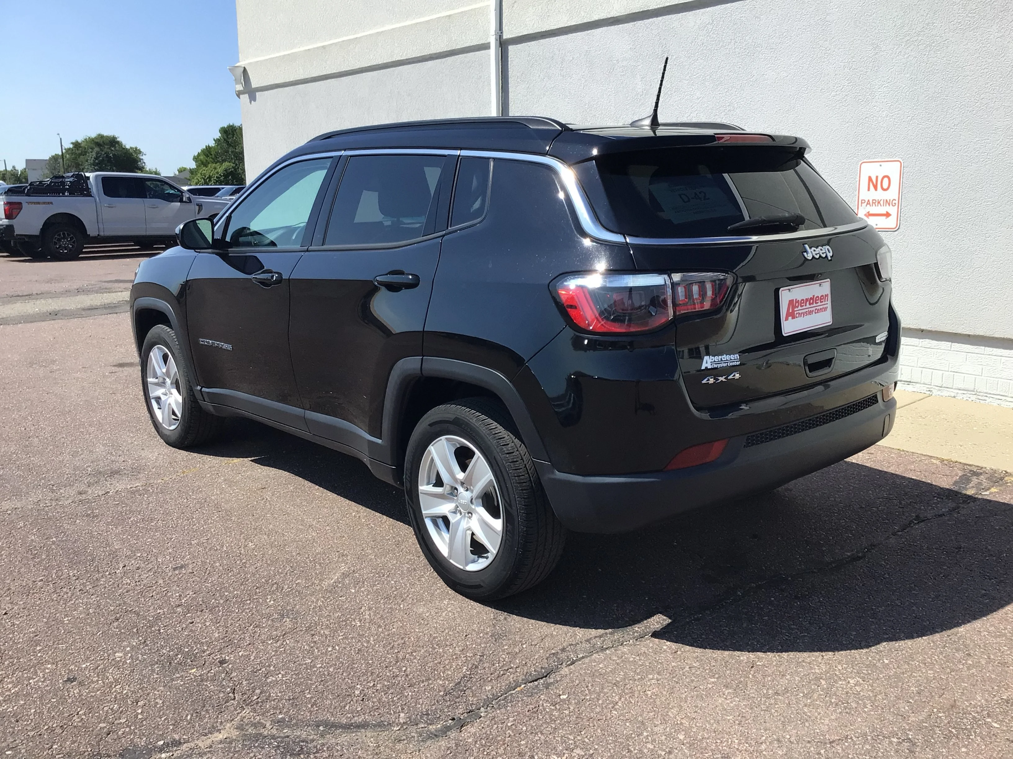 Used 2022 Black Jeep Latitude image 7