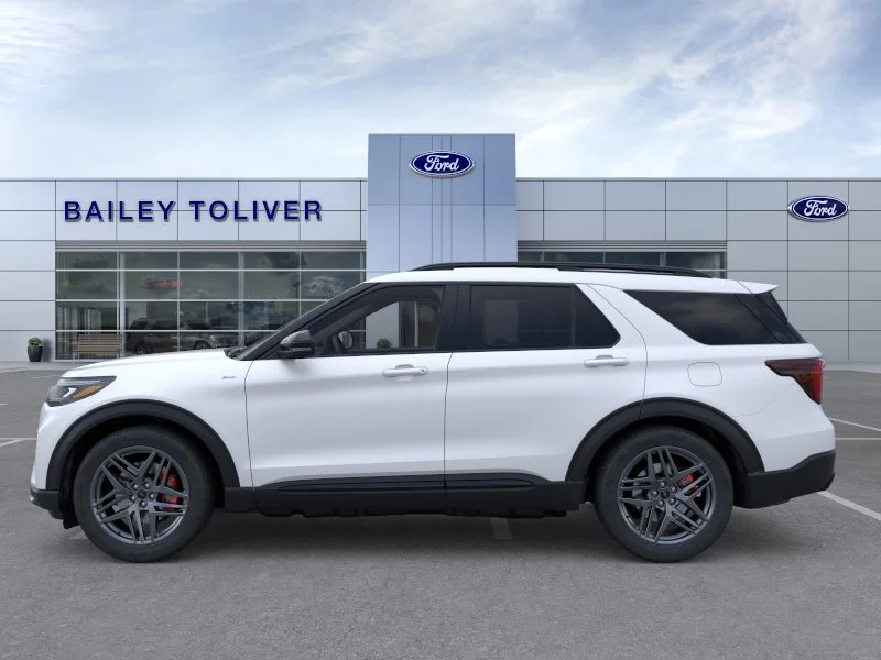New 2026 Star White Metallic Tri-Coat Ford ST-Line image 28