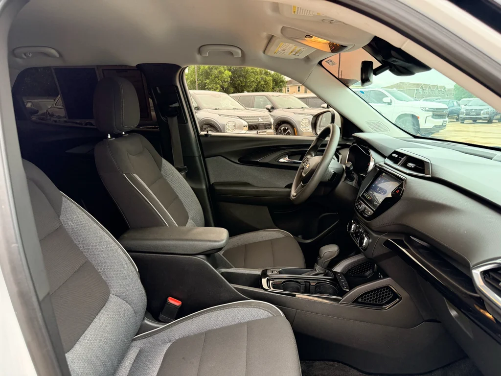 Used 2021 Summit White Chevrolet LT image 11