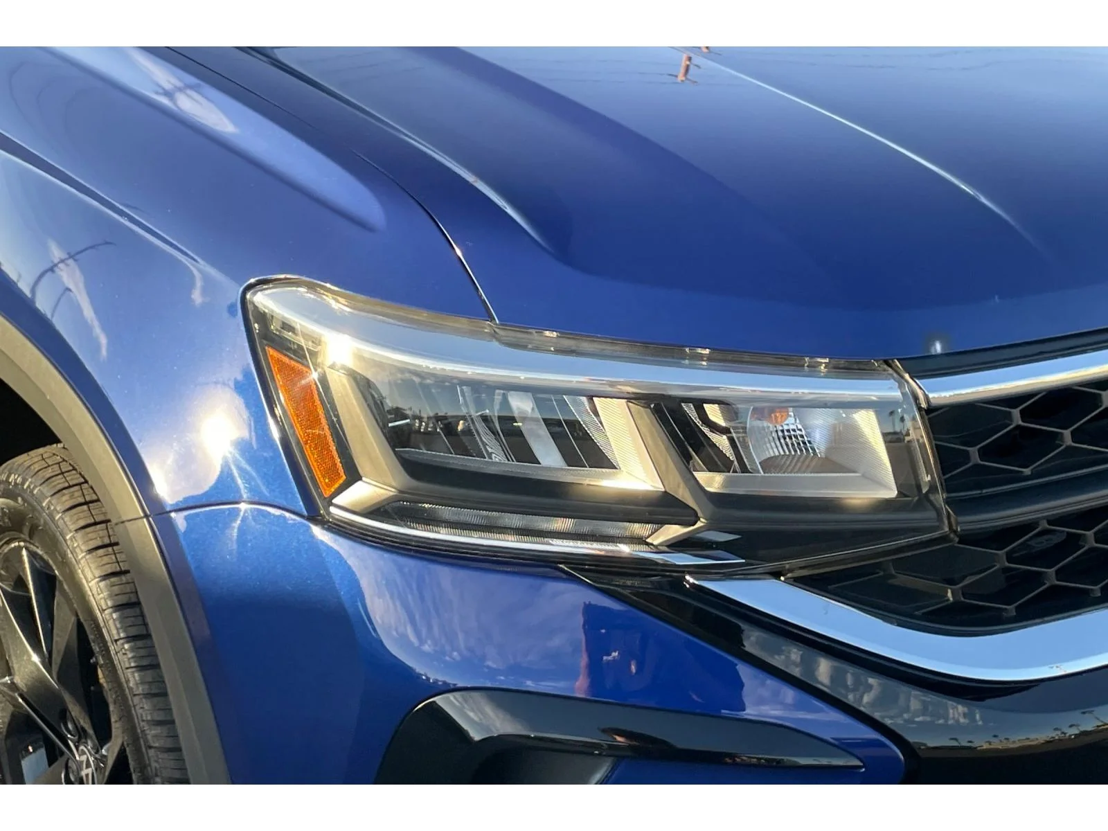 Used 2023 Dusk Blue Metallic Volkswagen SE image 46