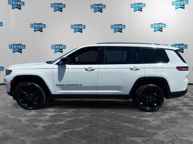 Used 2023 Bright White Clearcoat Jeep Altitude image 3