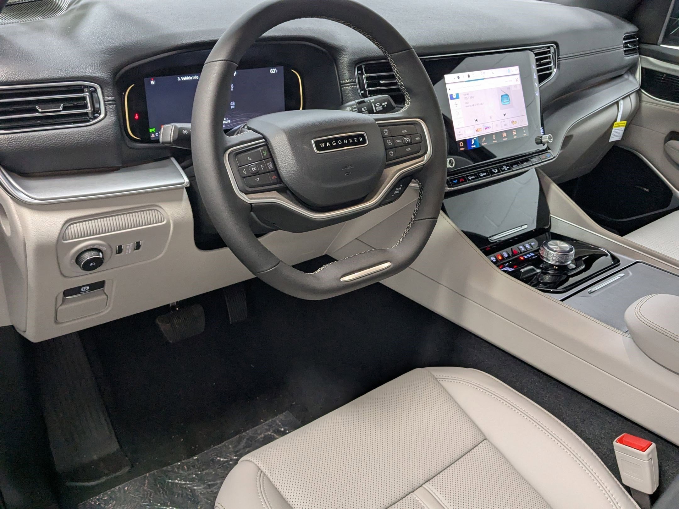 2025 Jeep Wagoneer L Series II - Photo 10