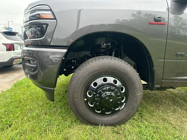 New 2026 Granite Crystal Metallic Clear-Coat Exterior Paint RAM Laramie image 19