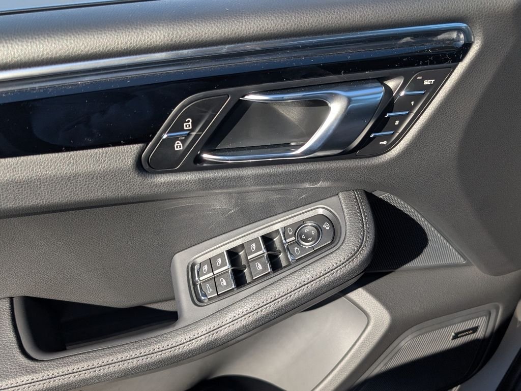 2026 Porsche Macan T - Photo 19