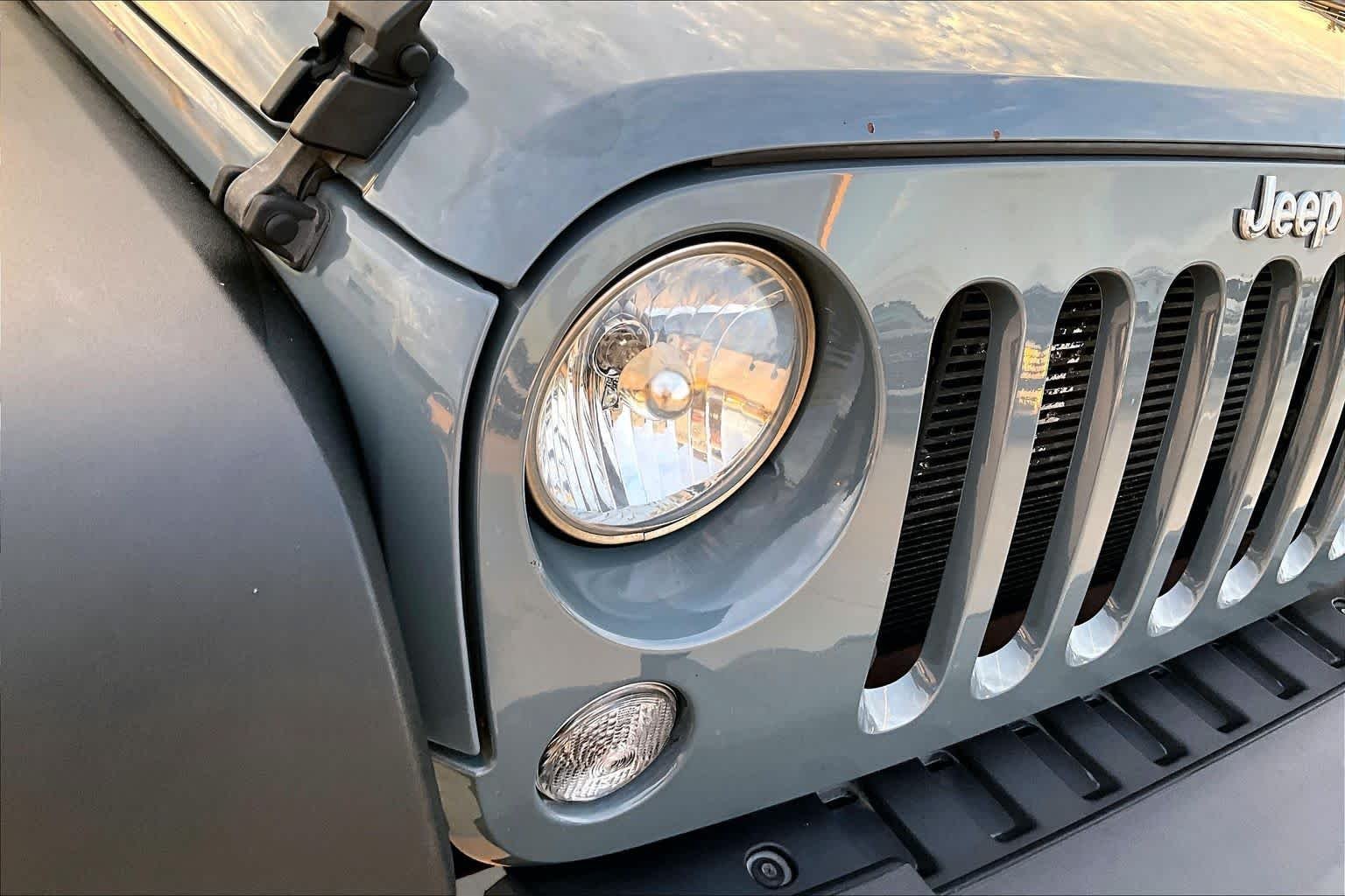 Used 2015 Anvil Clearcoat Jeep Sport image 27