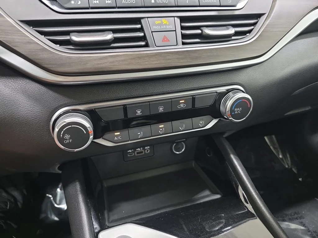 Used 2024 Brilliant Silver Metallic Nissan 2.5 SV image 24