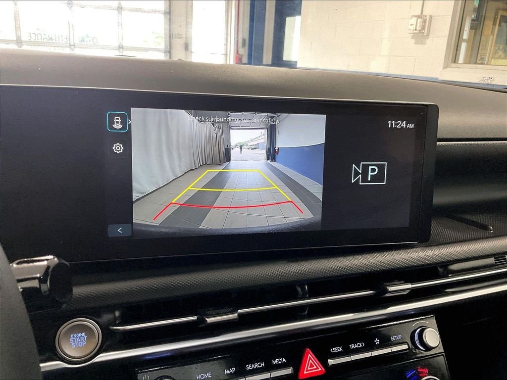 Used 2025 White Hyundai SEL image 19