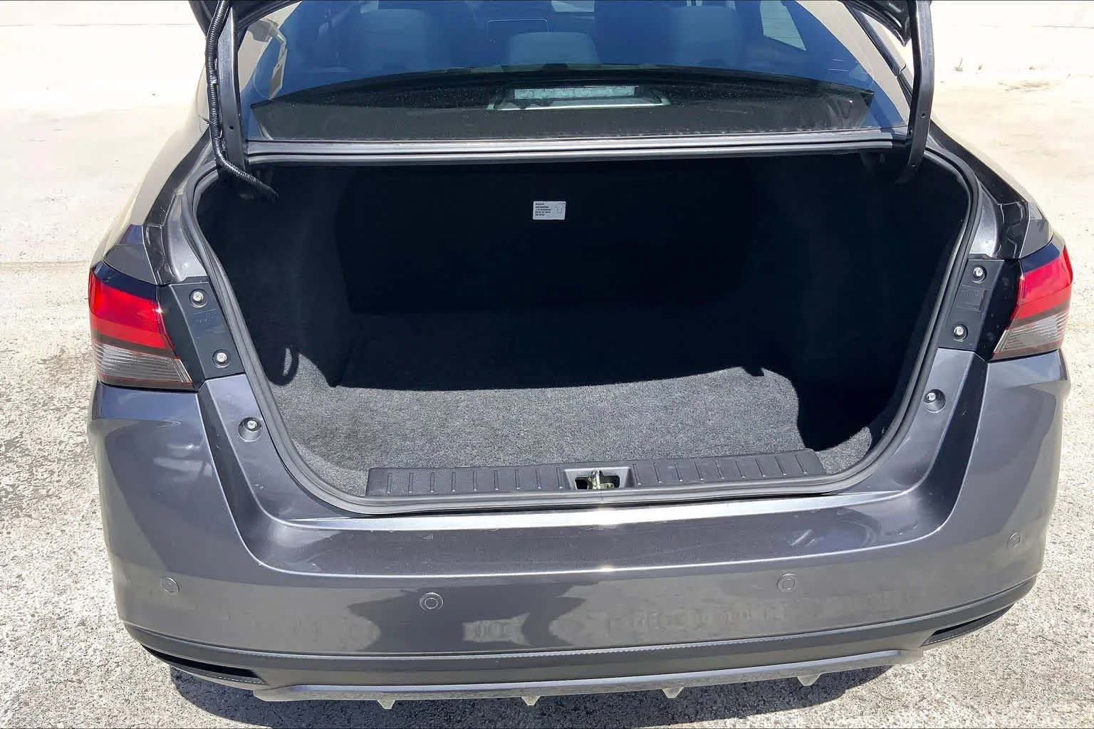 Used 2024  Nissan S image 18