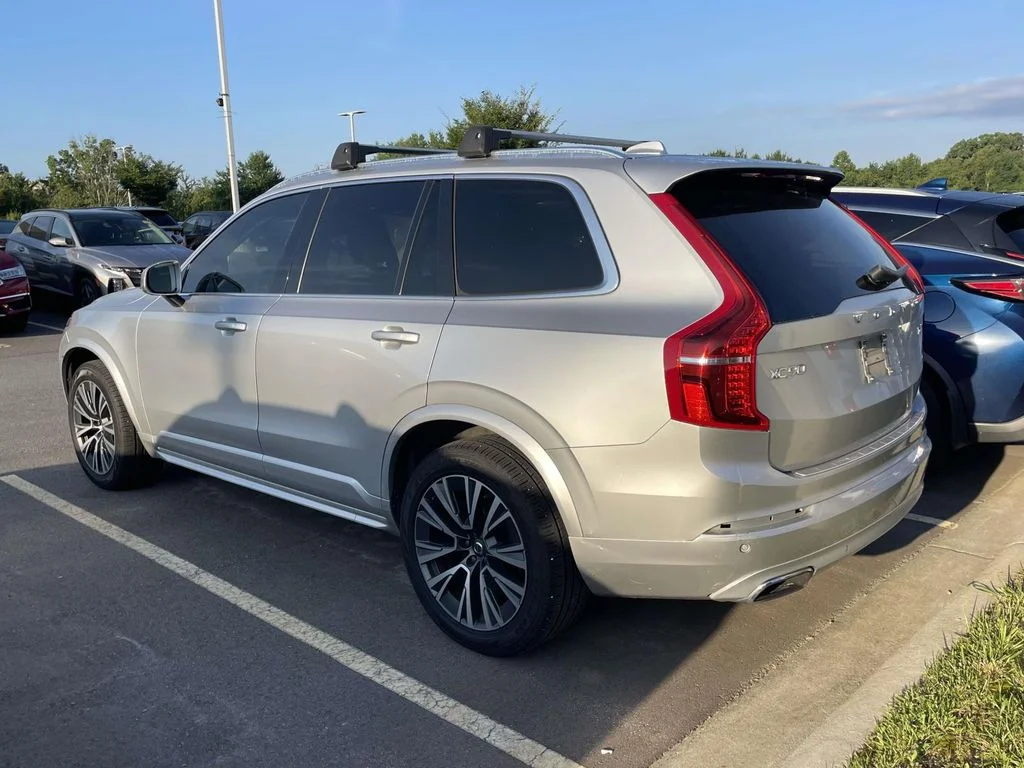 Used 2020 Bright Silver Metallic Volvo Momentum image 3
