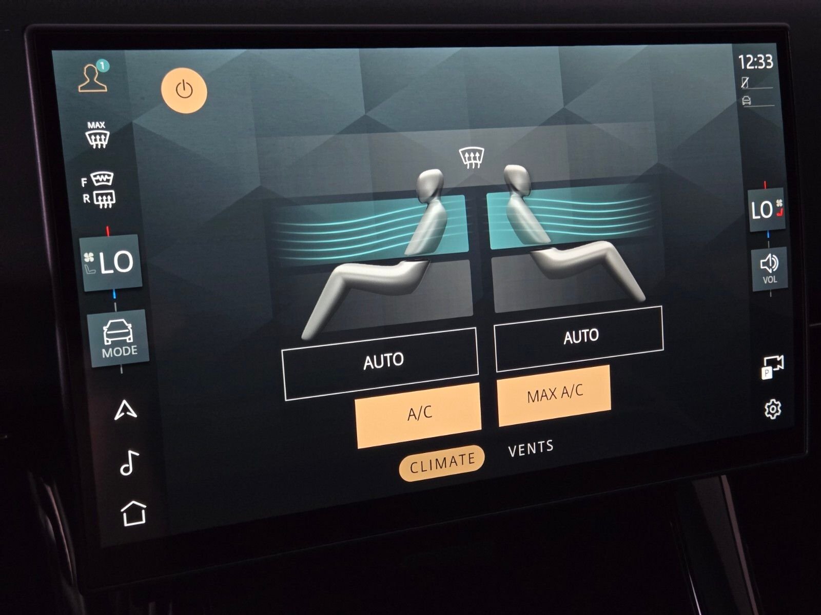 New 2026 Santorini Black Land Rover Dynamic SE image 29