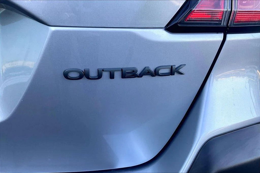 Used 2025 Silver Subaru Onyx Edition image 36