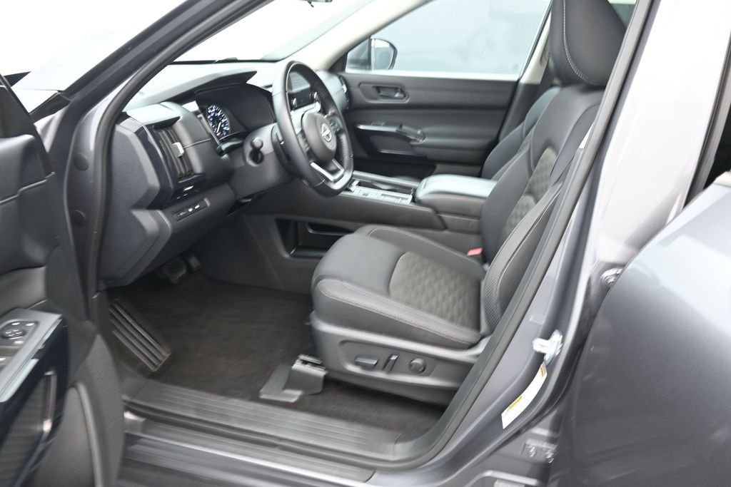 Used 2025 Gray Nissan SV image 16