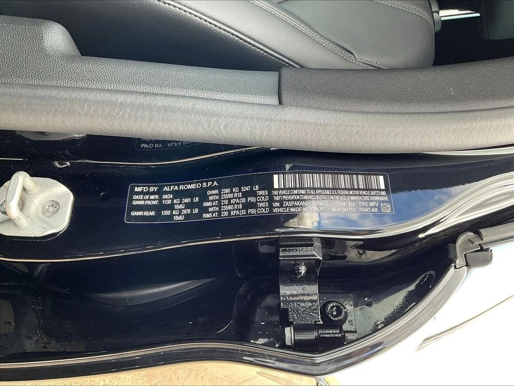 Used 2024 Black Metallic Alfa Romeo Sprint image 19