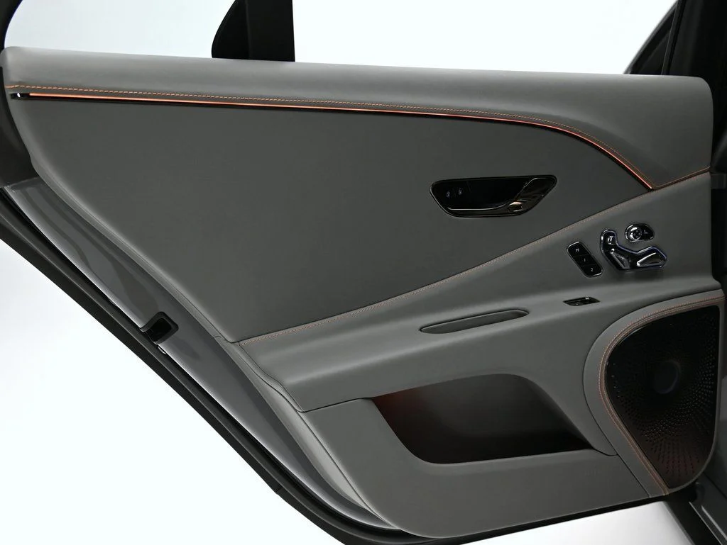 2025 Bentley Flying Spur - Photo 24