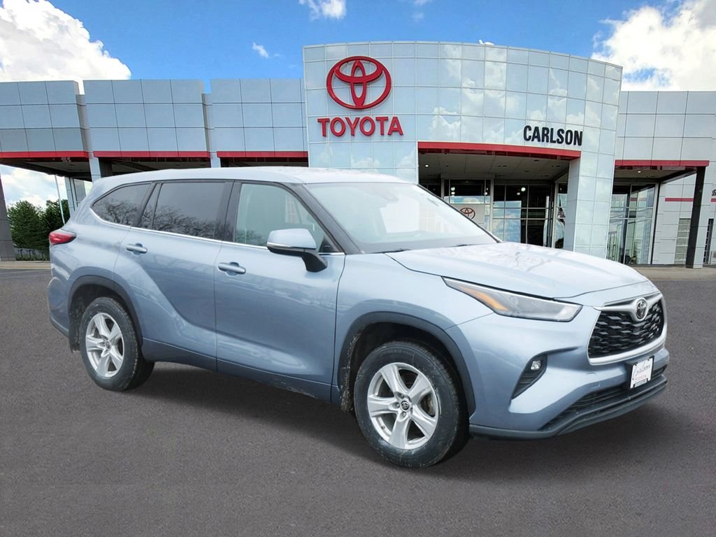 Used 2022 Toyota Highlander LE with VIN 5TDBZRBH2NS225918 for sale in Minneapolis, Minnesota