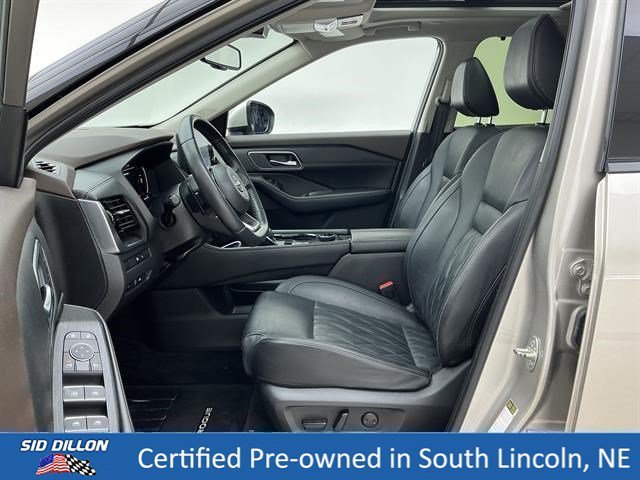 Used 2023 Champagne Silver Metallic Nissan Platinum image 17