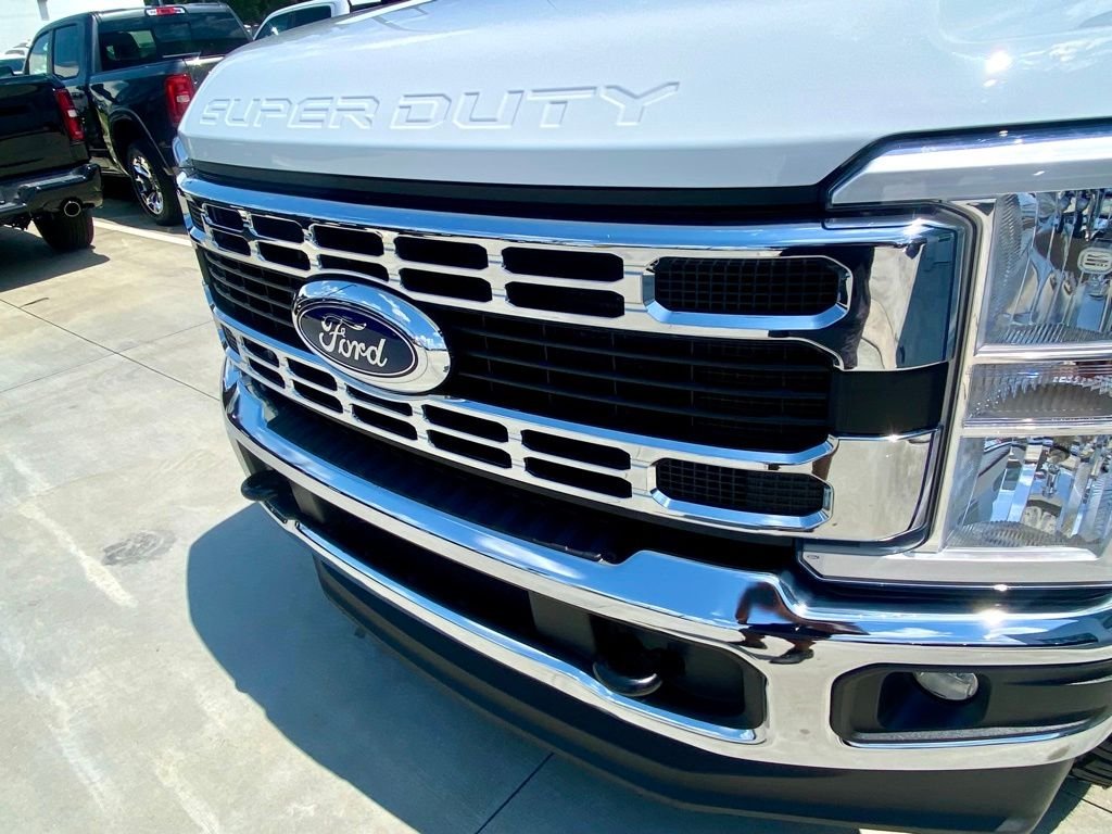 Used 2025 White Ford XLT image 2