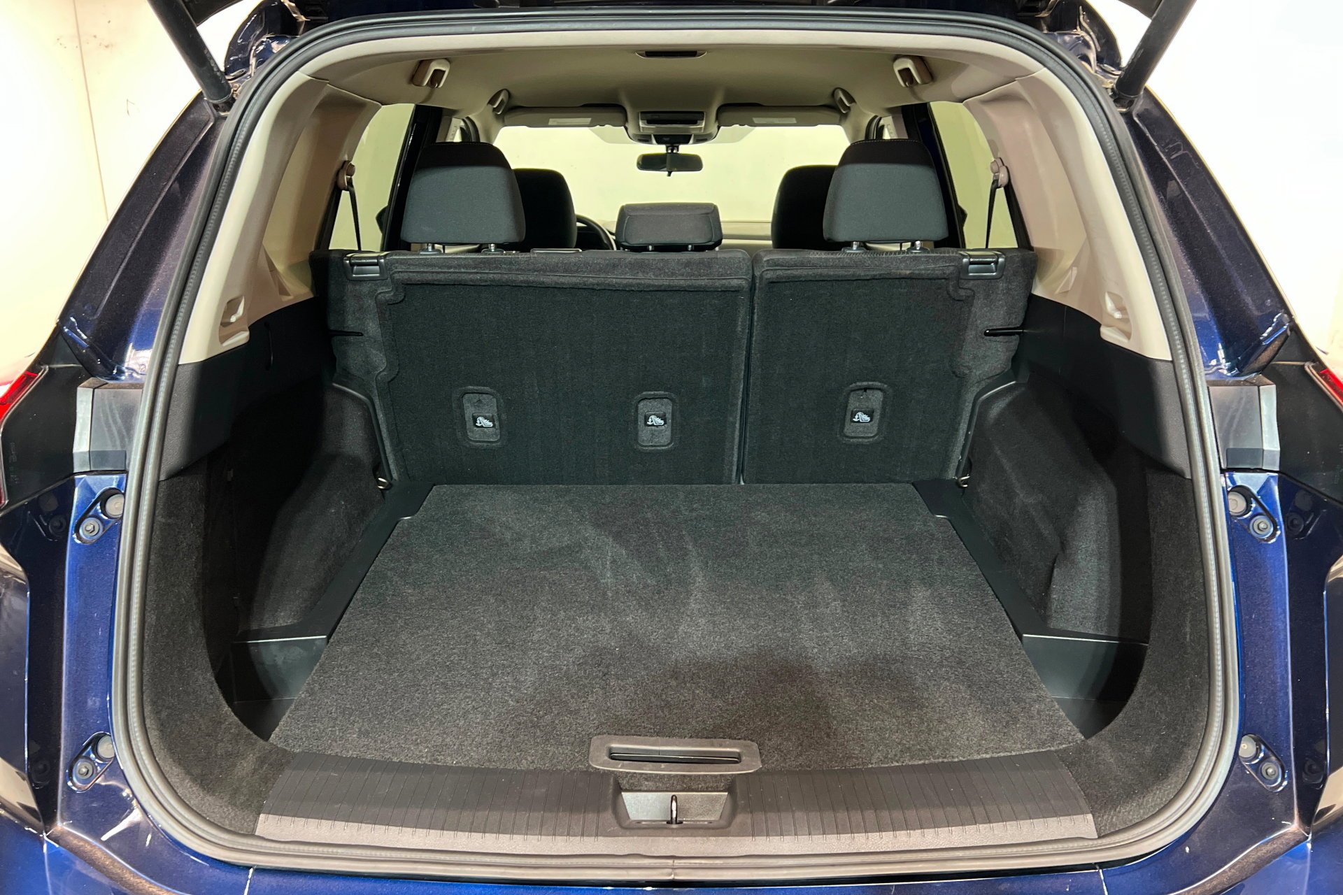 Used 2024 Deep Ocean Blue Pearl Nissan SV image 23