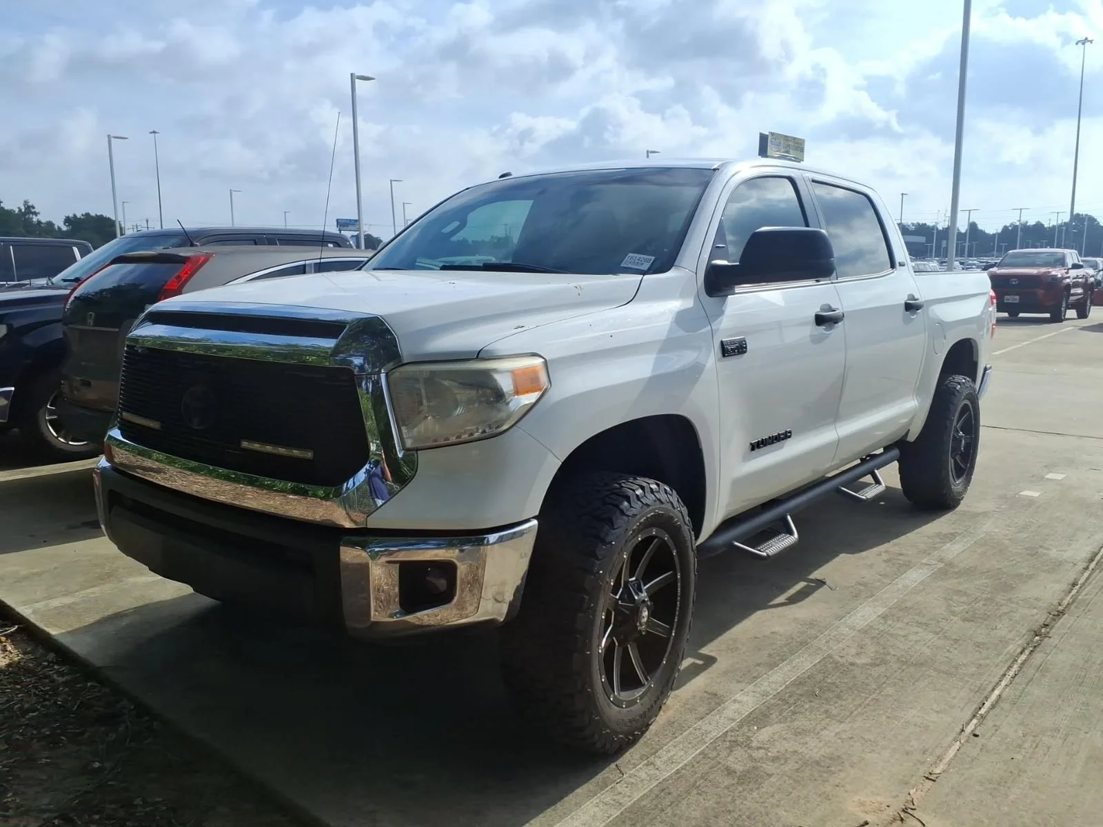 Used 2016 White Toyota SR5 image 4