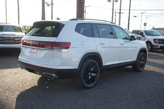 New 2026 Opal White Pearl Volkswagen 2.0T SE W/TECHNOLOGY image 7