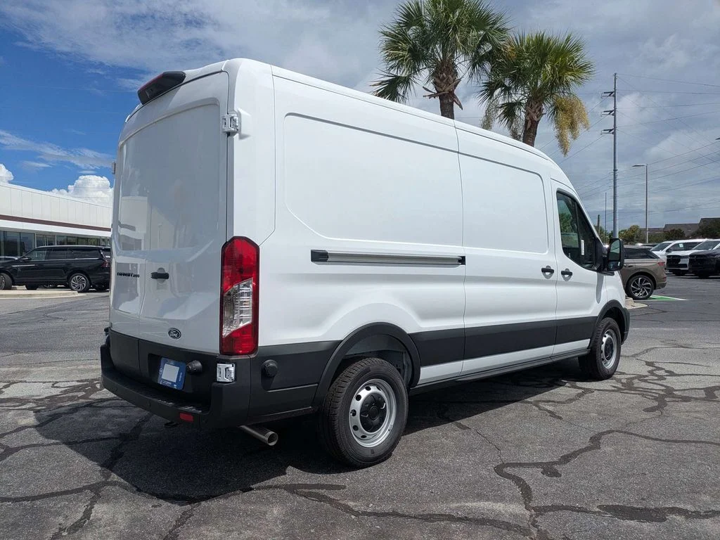 New 2026 Oxford White Ford Base image 4