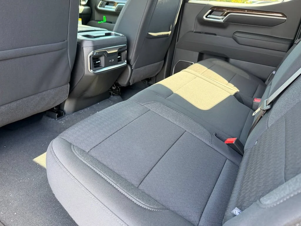 New 2026 Sterling Metallic GMC Elevation image 19