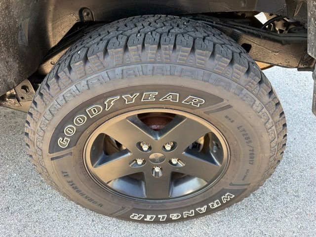Used 2012 Beige Jeep Sahara image 11