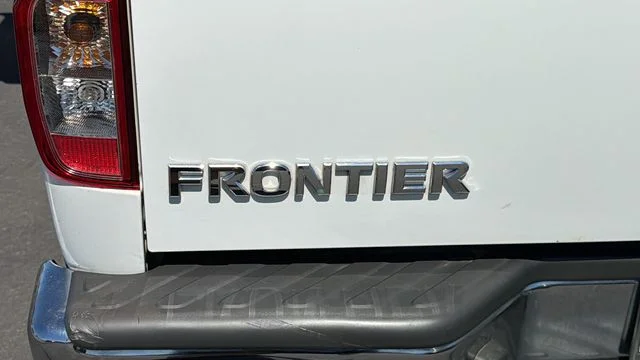 Used 2015 White Nissan S image 11