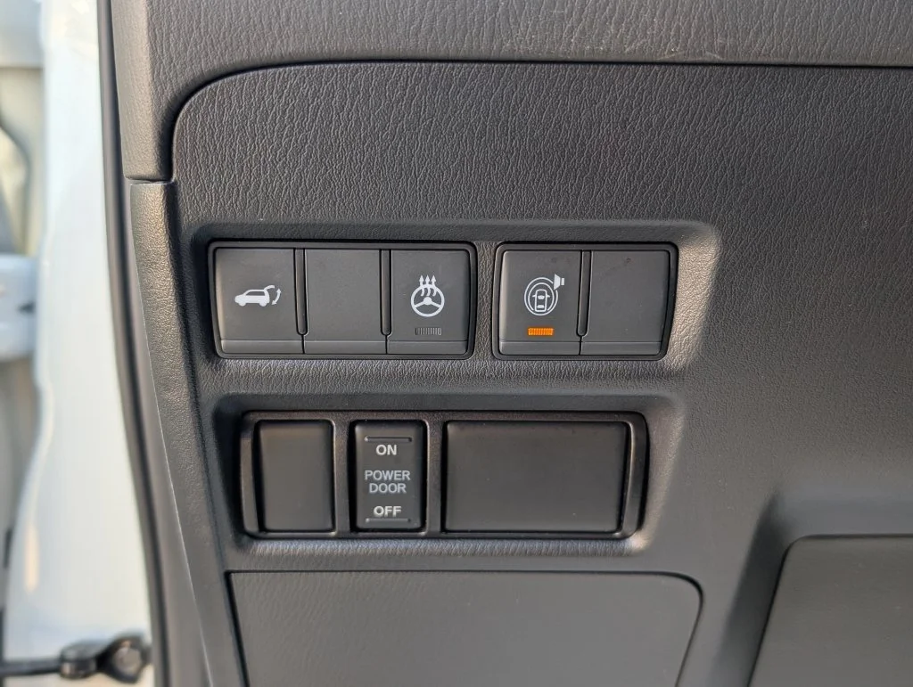 Used 2023 White Nissan Platinum image 19