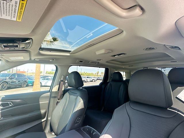 New 2026 Snow White Pearl Kia SX Prestige image 23