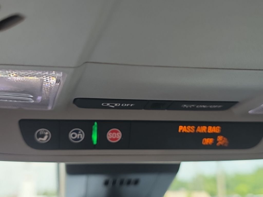 Used 2022 White Chevrolet LT image 23