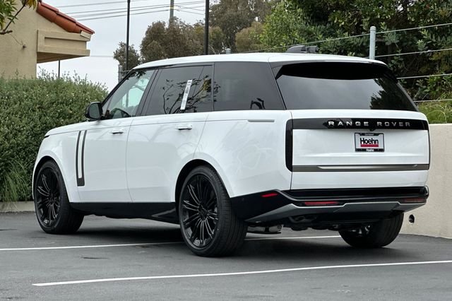 New 2026 Ostuni Pearl White Land Rover SE image 3