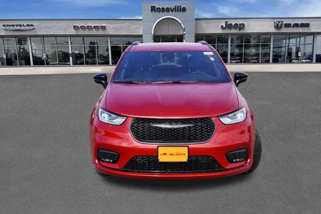 New 2026 Red Hot Pearl-Coat Exterior Paint Chrysler Select image 9