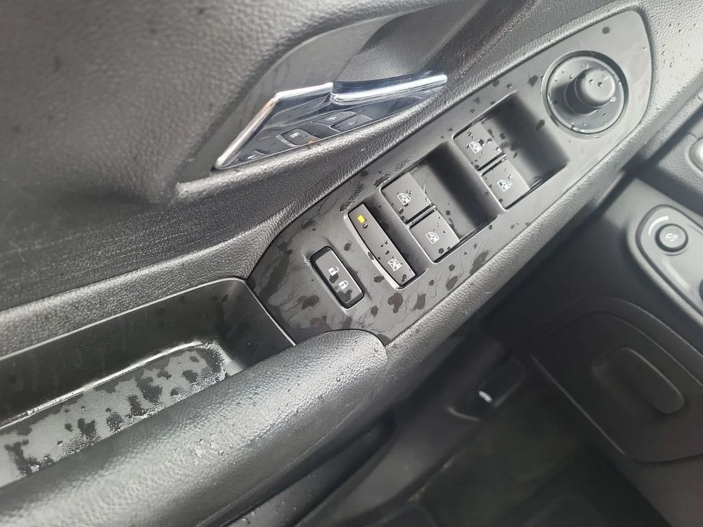 Used 2022 Silver Ice Metallic Chevrolet LT image 28
