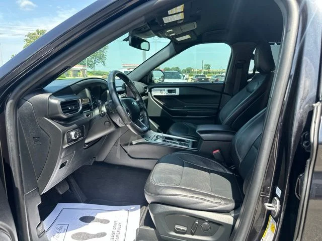 Used 2020 Black Ford Limited image 35