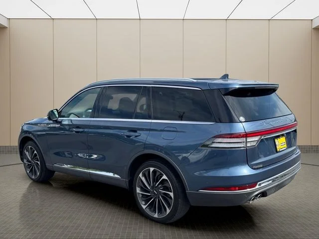 Used 2020 Blue Lincoln Reserve image 4