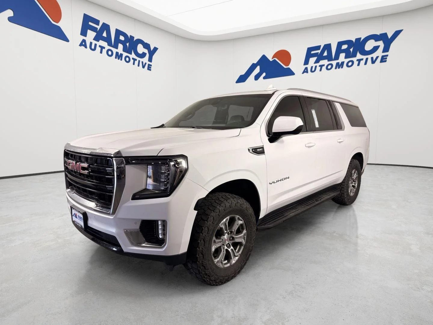 Used 2022 Summit White GMC SLE image 1
