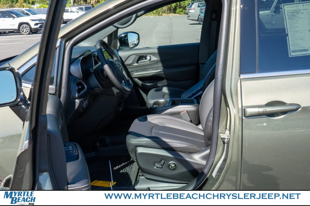 New 2027 Olive Green Pearl-Coat Paint Chrysler Select image 18