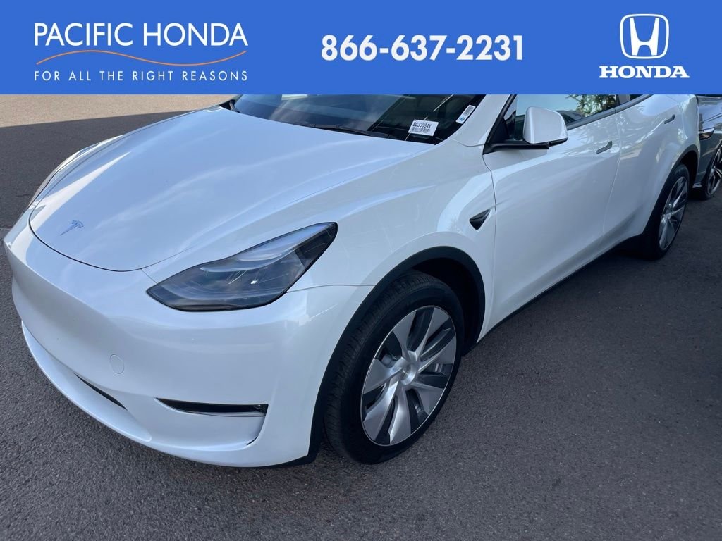 Used 2023 White Tesla Long Range image 1