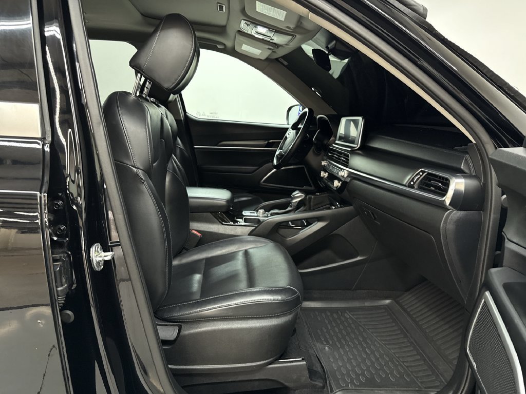Used 2022 Ebony Black Kia S image 18