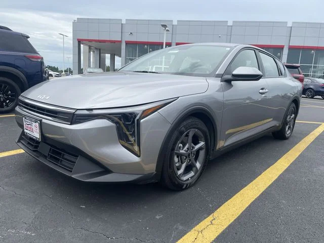 2025 Kia K4 LXS - Photo 12