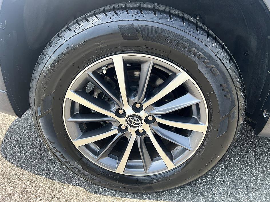 Used 2018 Celestial Silver Metallic Toyota XLE image 11