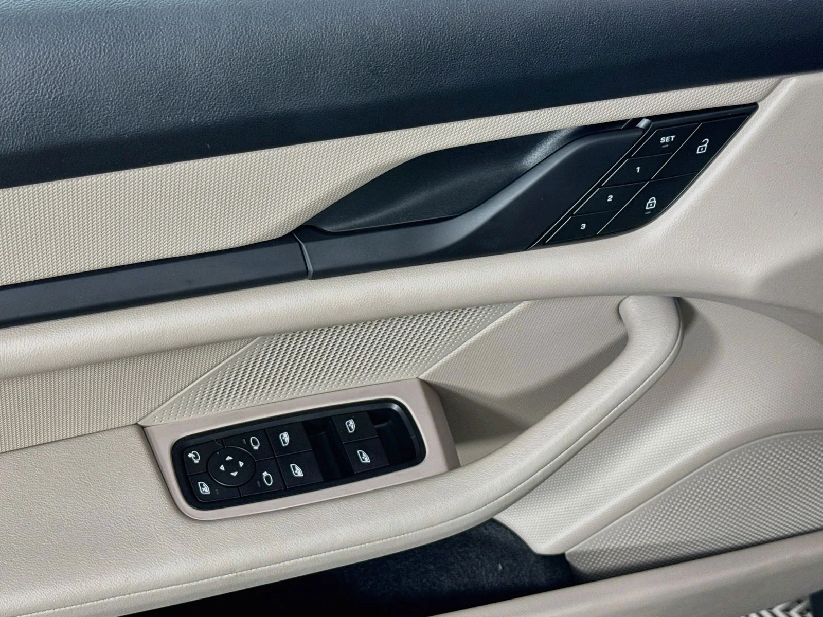 Used 2022 White Porsche Base image 14