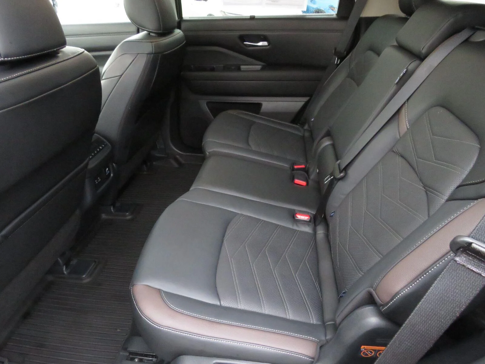 Used 2025 Solid Gray/Super Black Nissan Platinum image 28