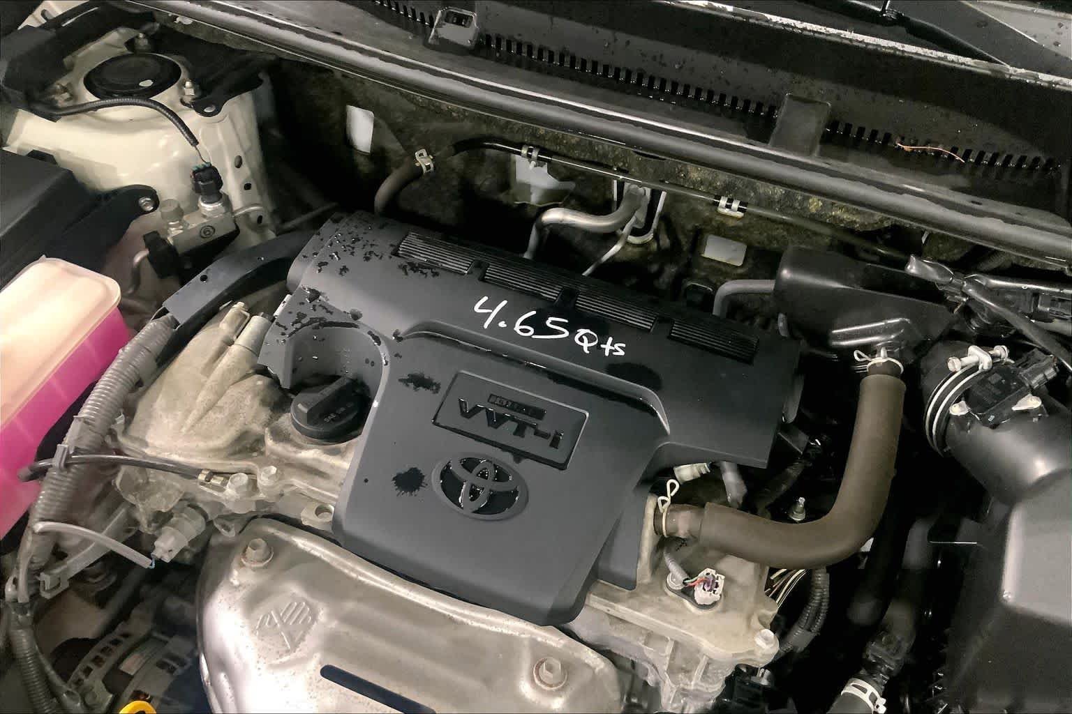 Used 2018 Super White Toyota XLE image 33
