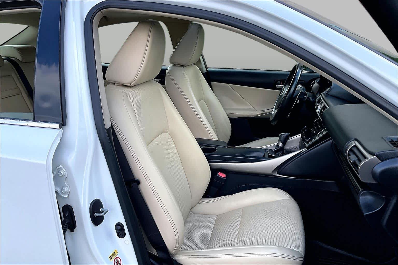 Used 2014 Starfire Pearl Lexus  image 8